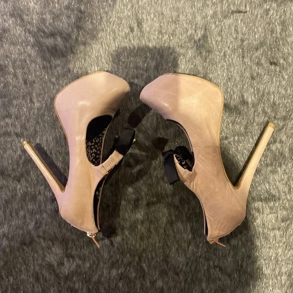 Jessica Simpson  Tan platform bow tie pumps Sz 6 - Picture 6 of 13